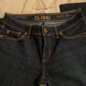 DL1961 jeans. Body hugging jeans!